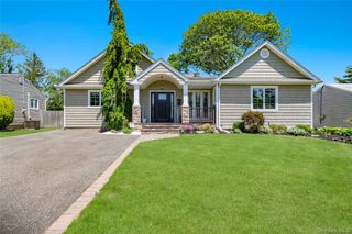 8 Melony Avenue, Plainview, NY 11803