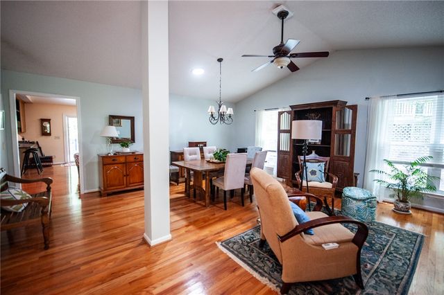 1303 S Arrowhead Drive, Westminster, SC 29693