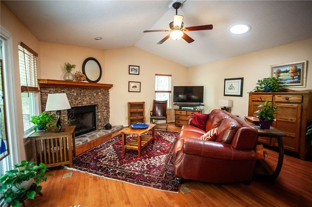 1303 S Arrowhead Drive, Westminster, SC 29693
