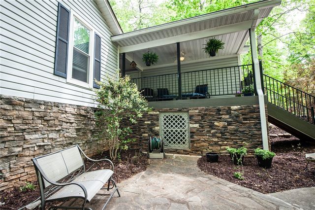 1303 S Arrowhead Drive, Westminster, SC 29693