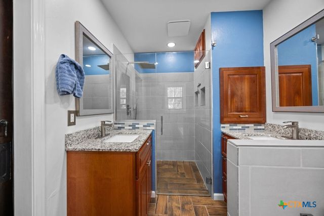 312 Gerald Drive, Blanco, TX 78606