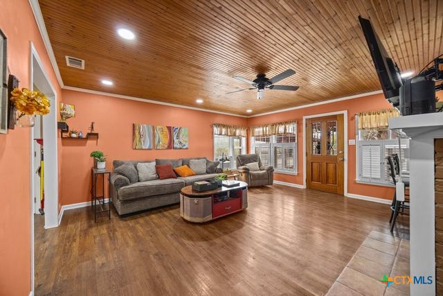 312 Gerald Drive, Blanco, TX 78606