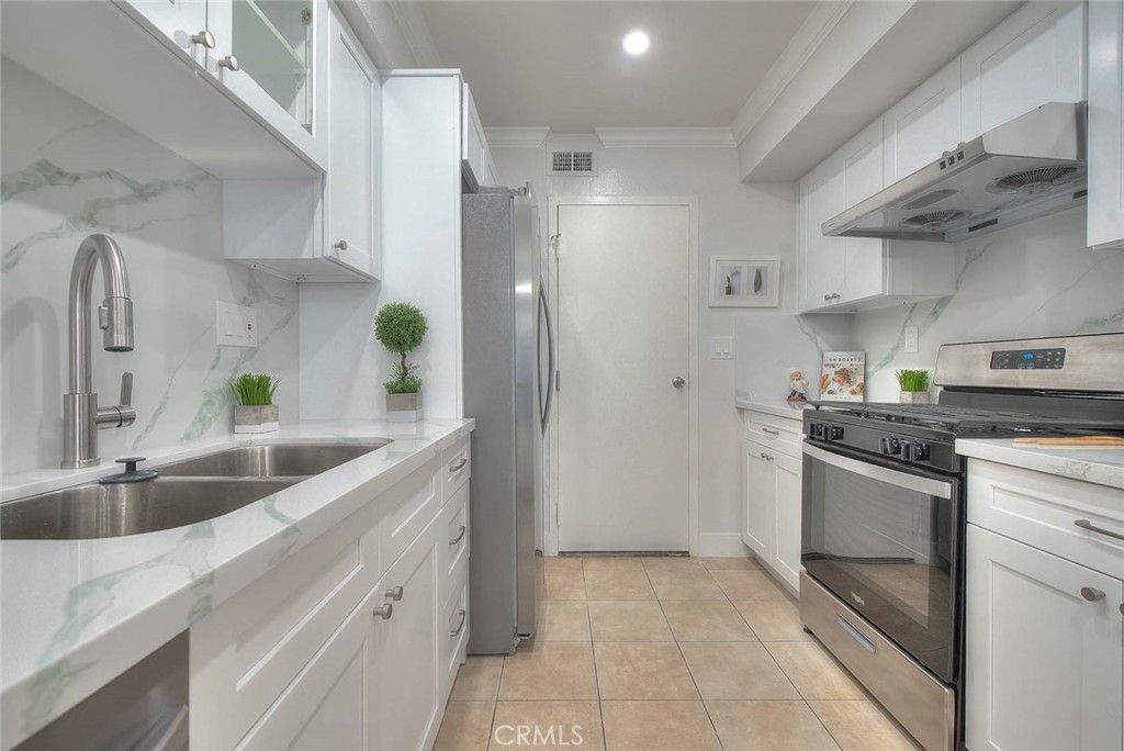 Image 15 of property listing at 209 S Chandler Avenue B, Monterey Park, CA 91754