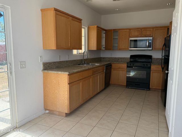 8836 Peach Avenue, California City, CA 93505