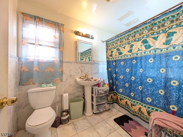 203 Lake St, Newark City, NJ 07104
