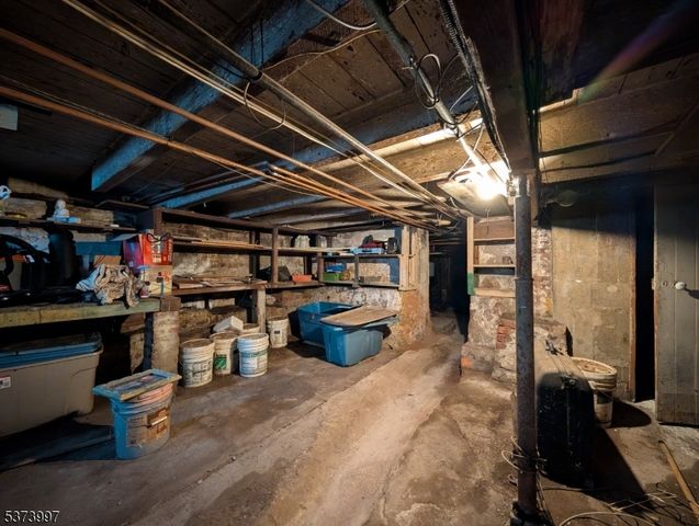 203 Lake St, Newark City, NJ 07104