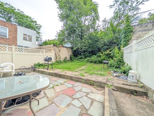 203 Lake St, Newark City, NJ 07104