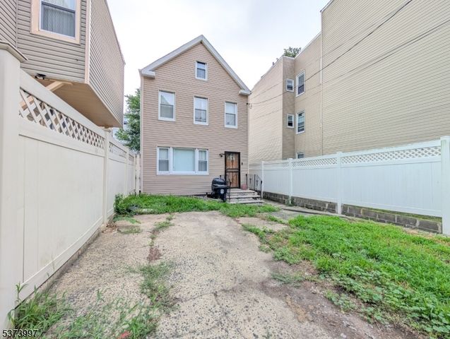 203 Lake St, Newark City, NJ 07104