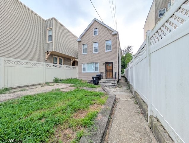 203 Lake St, Newark City, NJ 07104