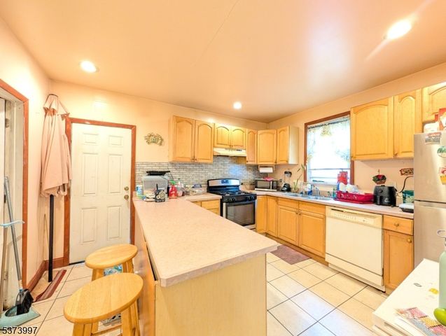 203 Lake St, Newark City, NJ 07104