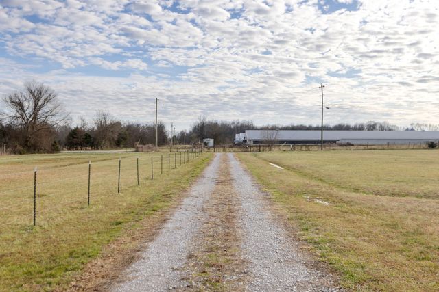 353 Helton Rd, Lewisburg, TN 37091