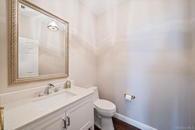 15 Hamlet Drive, Commack, NY 11725
