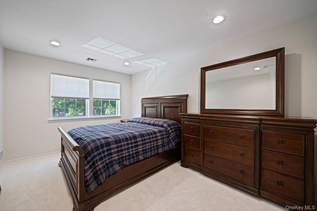 15 Hamlet Drive, Commack, NY 11725