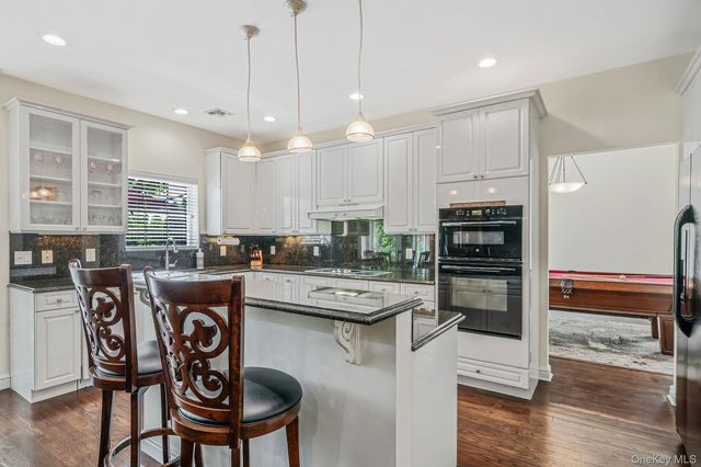 15 Hamlet Drive, Commack, NY 11725