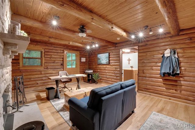 7 Wilderness Lane, Defiance, MO 63341