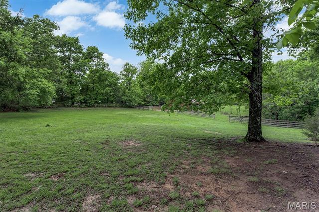 7 Wilderness Lane, Defiance, MO 63341