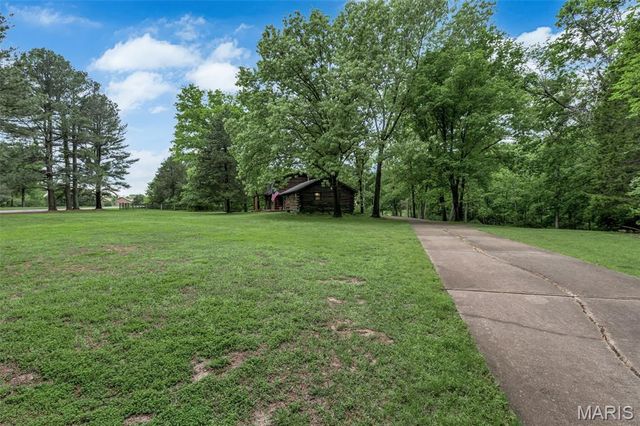 7 Wilderness Lane, Defiance, MO 63341