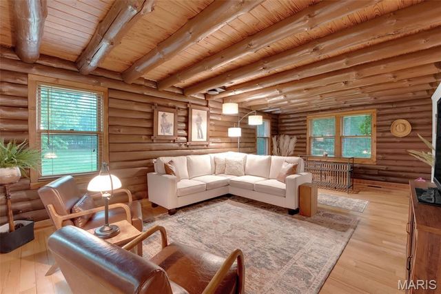 7 Wilderness Lane, Defiance, MO 63341