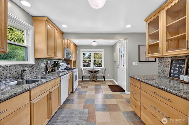 6046 50th Avenue SW, Seattle, WA 98136