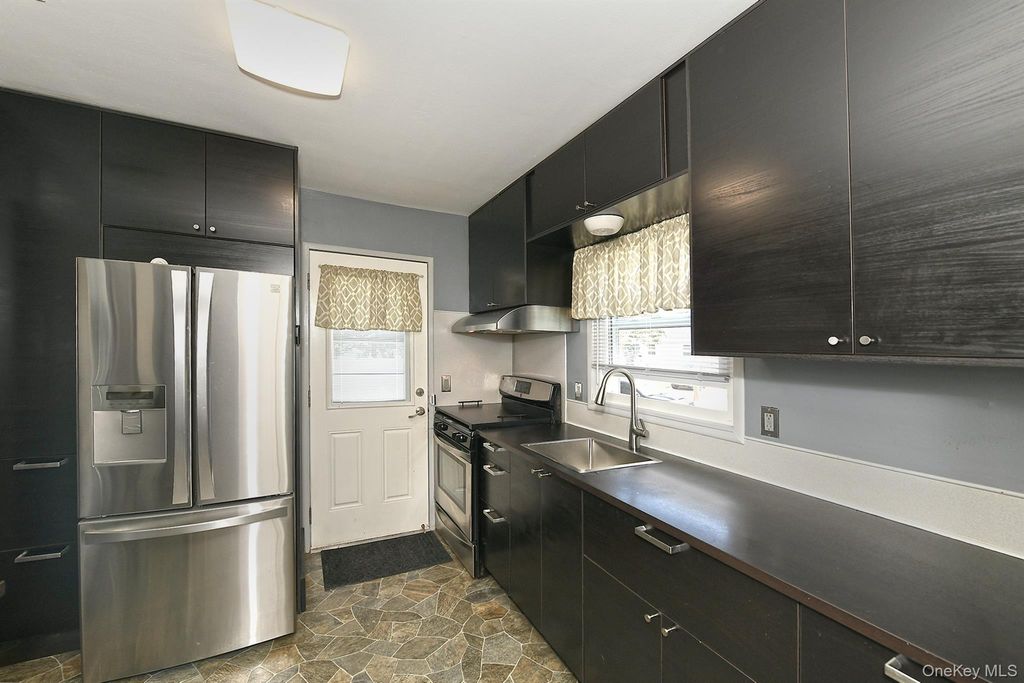 63 Michele Terrace, Massapequa Park, NY 11762 — photo 5