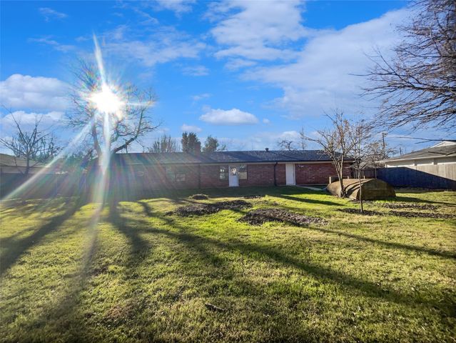 464 W Fulton Street, Van Alstyne, TX 75495