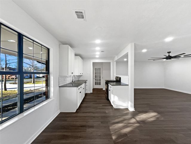 464 W Fulton Street, Van Alstyne, TX 75495