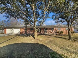 464 W Fulton Street, Van Alstyne, TX 75495