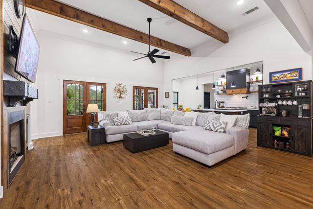 1222 Crestwood Dr., Hattiesburg, MS 39402
