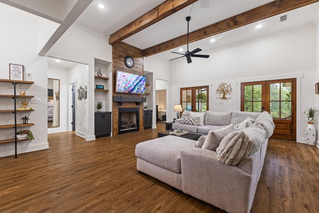1222 Crestwood Dr., Hattiesburg, MS 39402