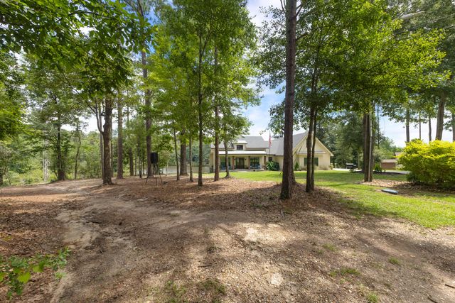 1222 Crestwood Dr., Hattiesburg, MS 39402