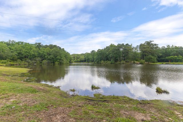 1222 Crestwood Dr., Hattiesburg, MS 39402