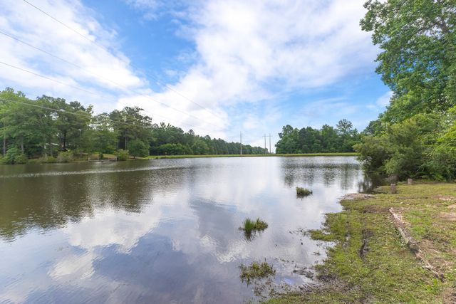1222 Crestwood Dr., Hattiesburg, MS 39402