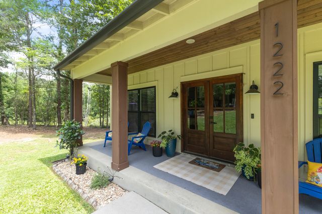 1222 Crestwood Dr., Hattiesburg, MS 39402