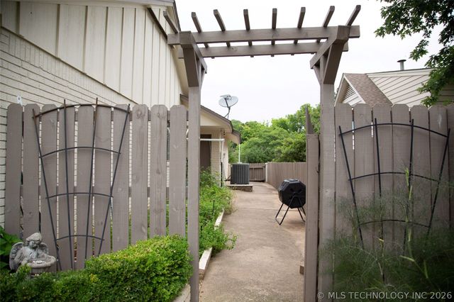 6868 E 55th Street, Tulsa, OK 74145