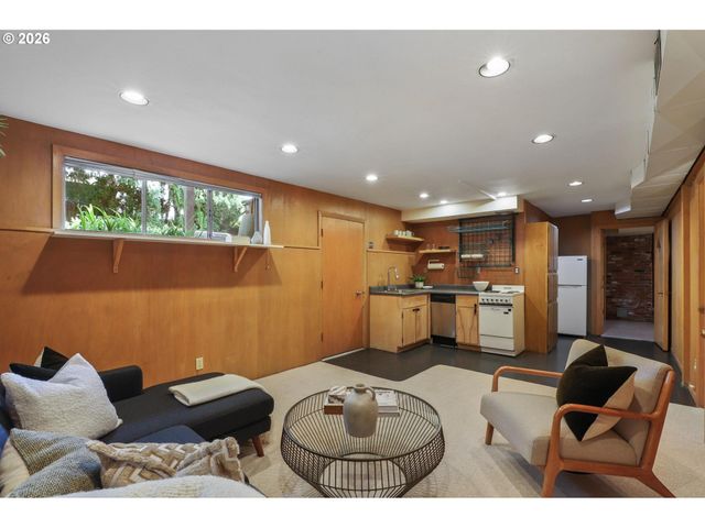 4111 Se BROOKLYN St, Portland, OR 97202