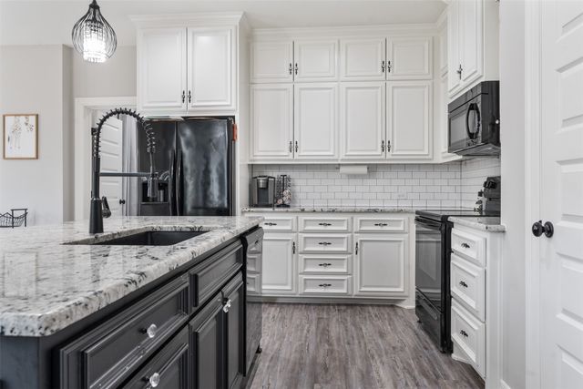 656 Calmwater Court, Mabank, TX 75143