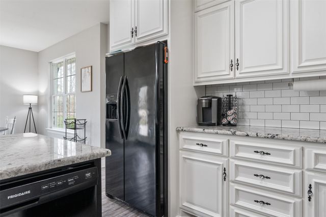 656 Calmwater Court, Mabank, TX 75143