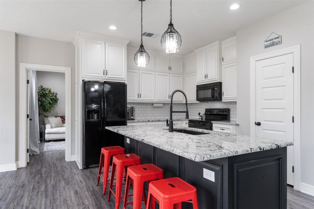 656 Calmwater Court, Mabank, TX 75143