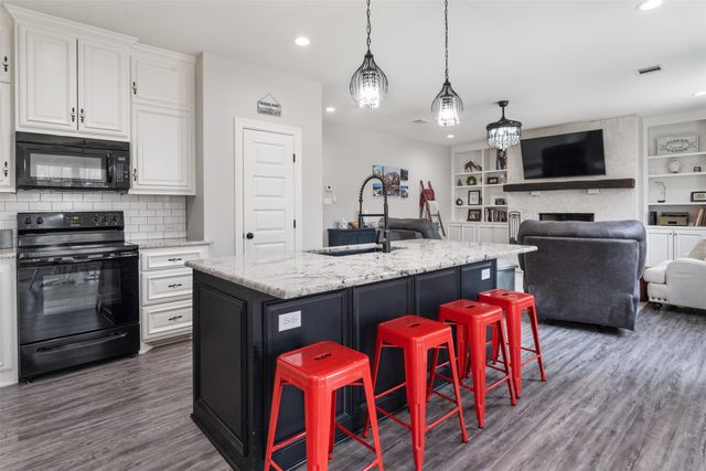 656 Calmwater Court, Mabank, TX 75143