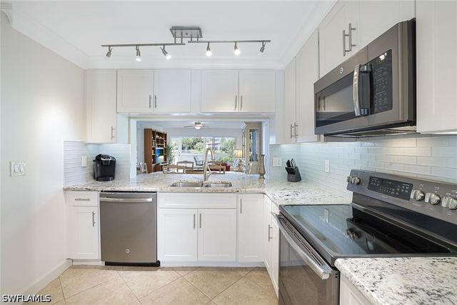 1250 Yesica Ann CIR E106, Naples, FL 34110