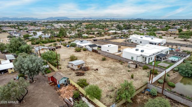 2237 E DESERT Lane, Phoenix, AZ 85042