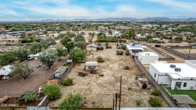 2237 E DESERT Lane, Phoenix, AZ 85042