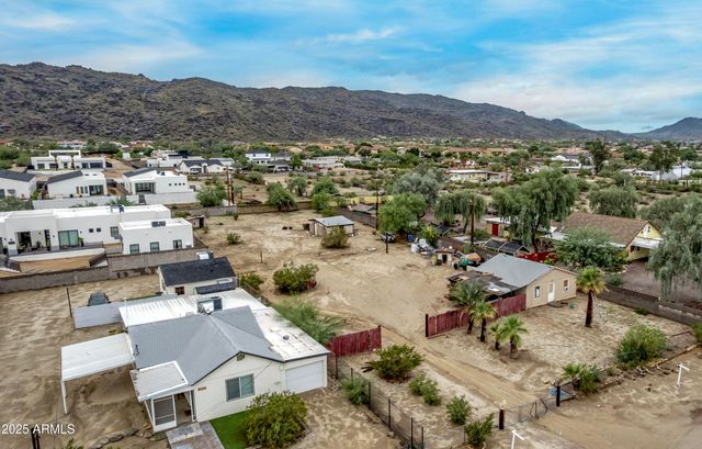 2237 E DESERT Lane, Phoenix, AZ 85042