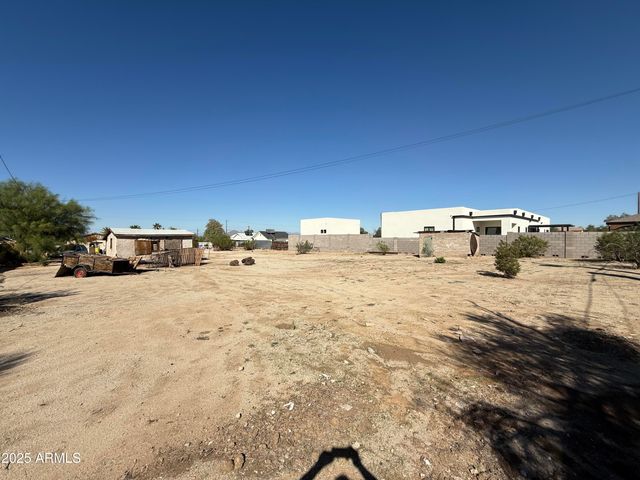 2237 E DESERT Lane, Phoenix, AZ 85042