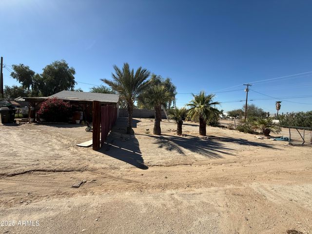 2237 E DESERT Lane, Phoenix, AZ 85042