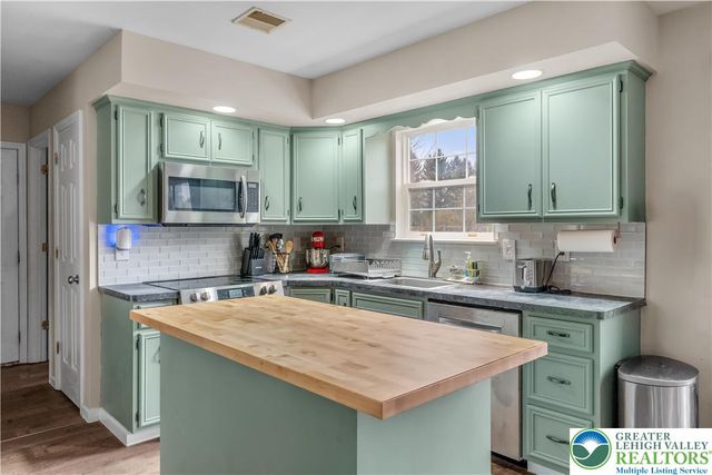 174 Cherry Hill Road, Bushkill Twp, PA 18064