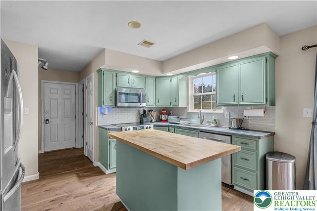 174 Cherry Hill Road, Bushkill Twp, PA 18064