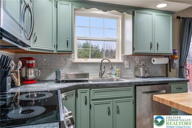 174 Cherry Hill Road, Bushkill Twp, PA 18064