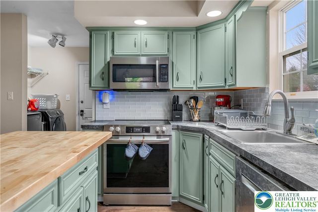 174 Cherry Hill Road, Bushkill Twp, PA 18064