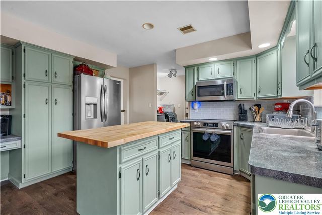 174 Cherry Hill Road, Bushkill Twp, PA 18064